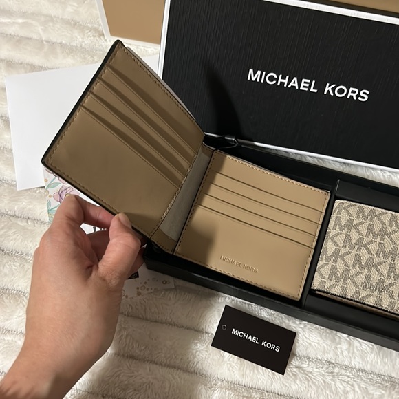 Michael Kors Men’s Wallet Set with gift box - Picture 2 of 10